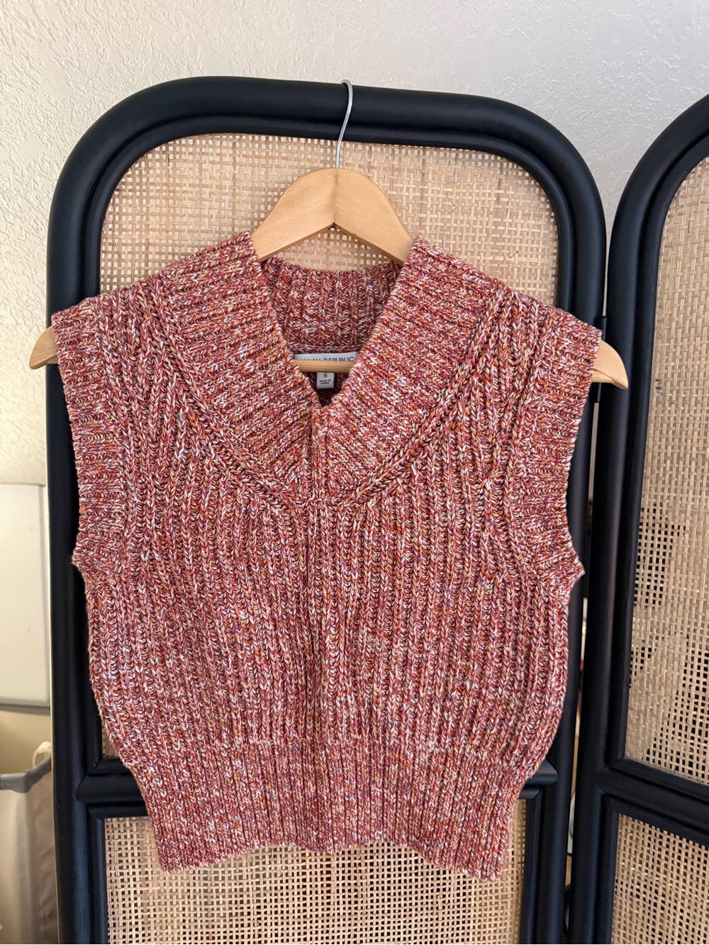 Banana Republic Women’s Organic Cotton V Neck Cropped Sweater Vest Red Small